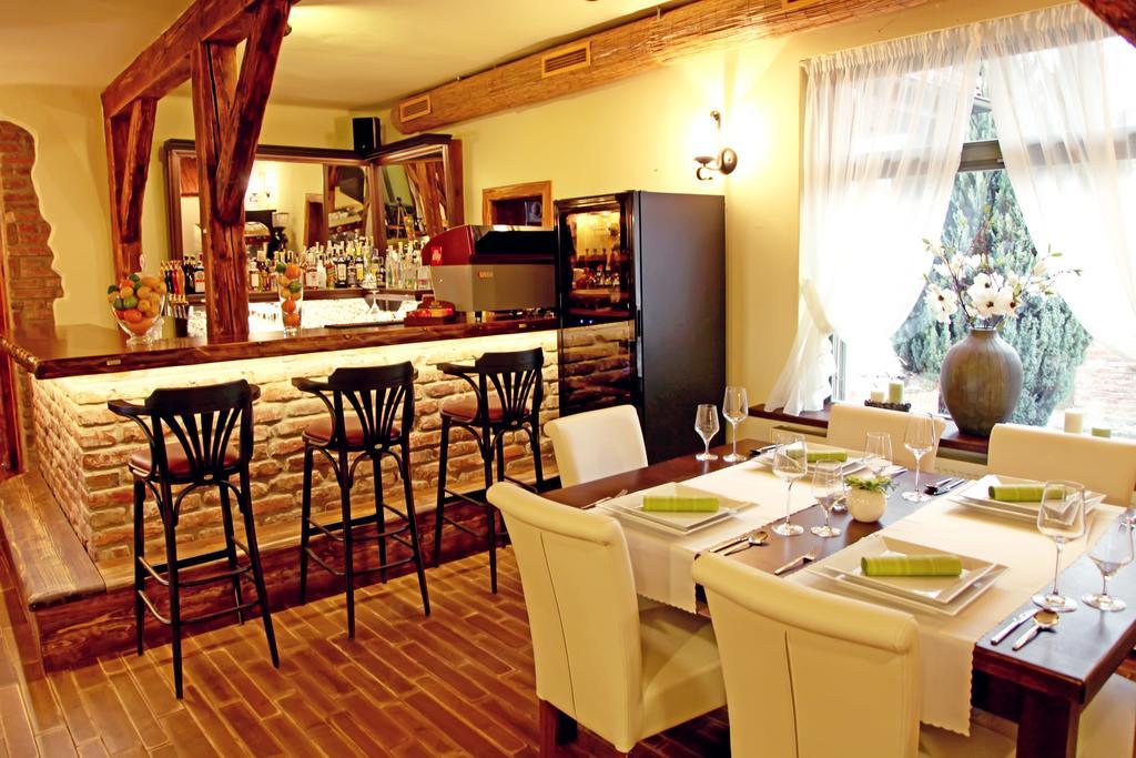 Barock Restaurant & Pension Topolcany Ngoại thất bức ảnh