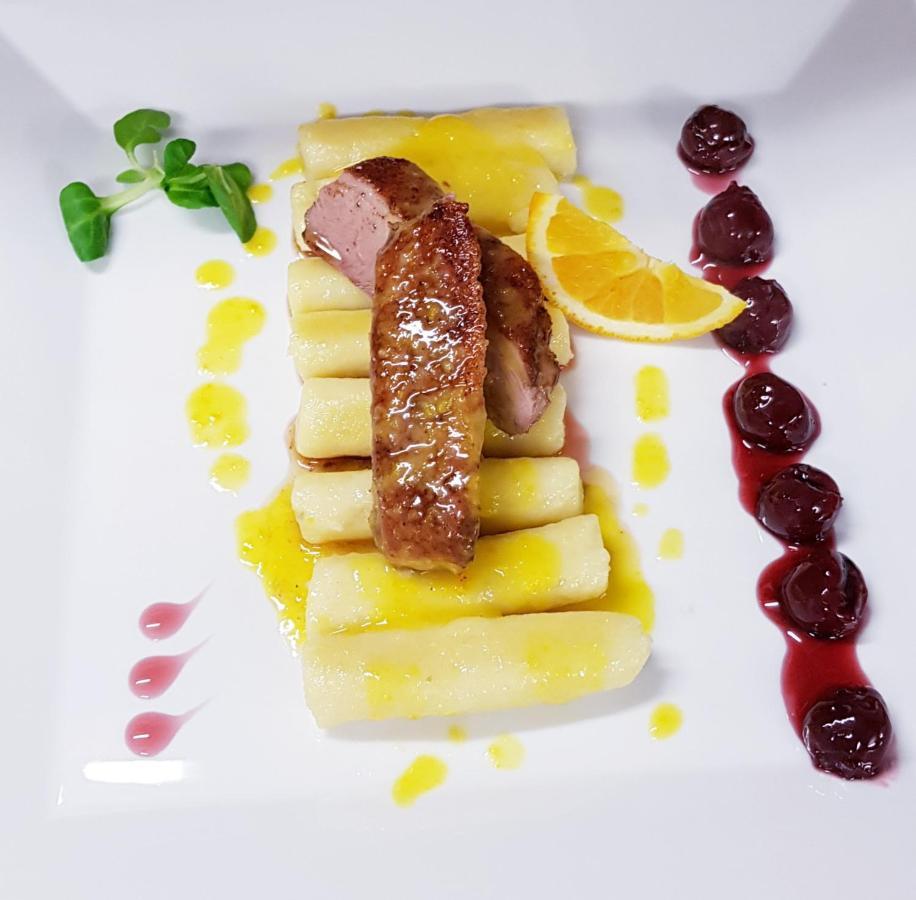 Barock Restaurant & Pension Topolcany Ngoại thất bức ảnh